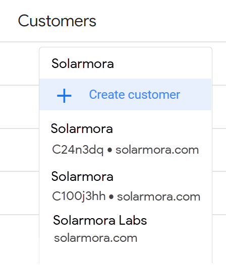 Wyświetla nazwy klientów i identyfikatory Cloud Identity.